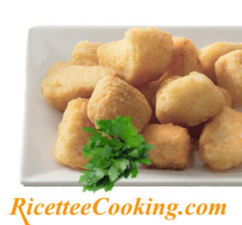 Bocconcini di pollo dorati fritti